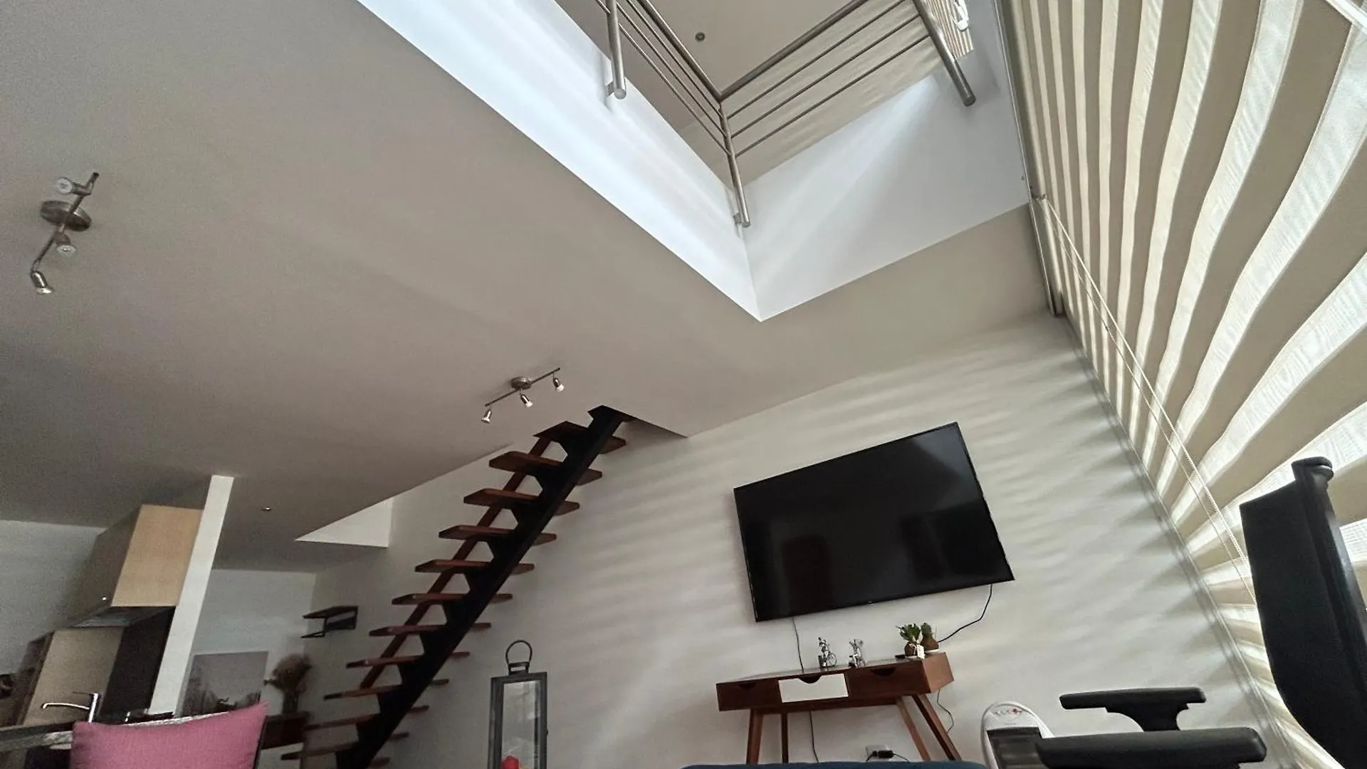Amplio Loft Duplex Sector Hotelero Y Financiero De Quito
