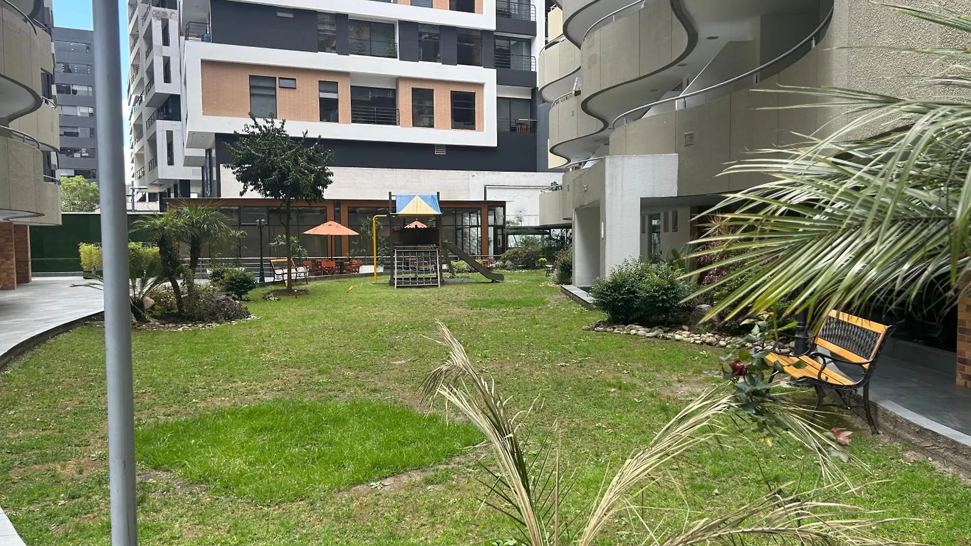 Amplio Loft Duplex Sector Hotelero Y Financiero De Quito Lejlighed